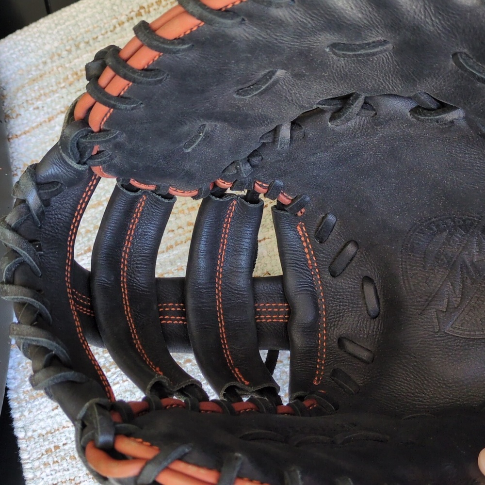 Rare!! Limited Edition Easton Mako 13.5" First Base Glove - Picture 10 of 16
